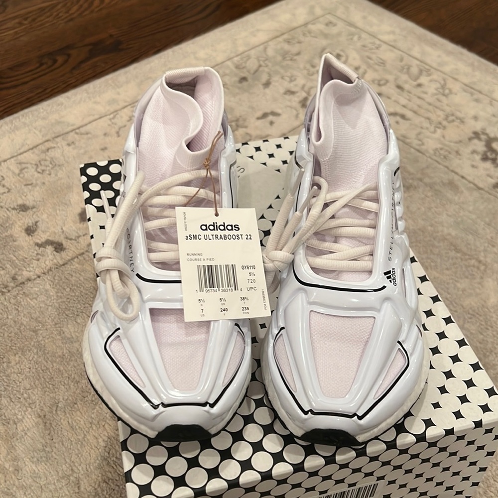 NEW in box never worn ADIDAS by Stella McCartney White Ultraboost 22 Sneakers